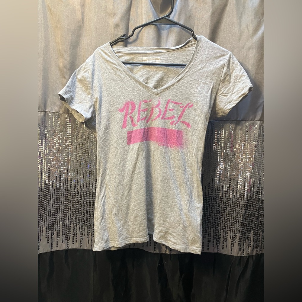 Women’s Rebel converse Tee shirt size large